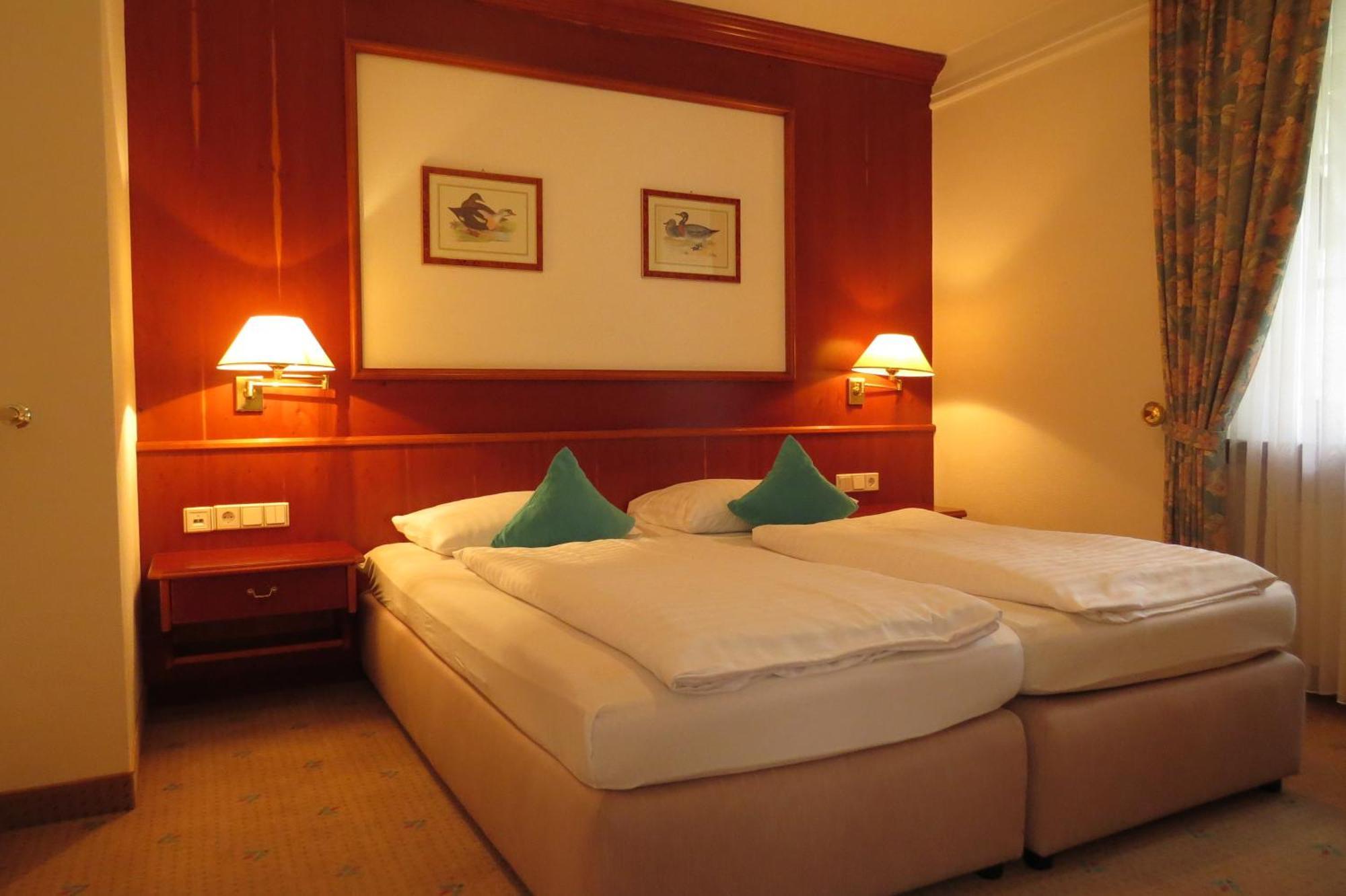 Ettringen  Park Hotel Am Schloss מראה חיצוני תמונה
